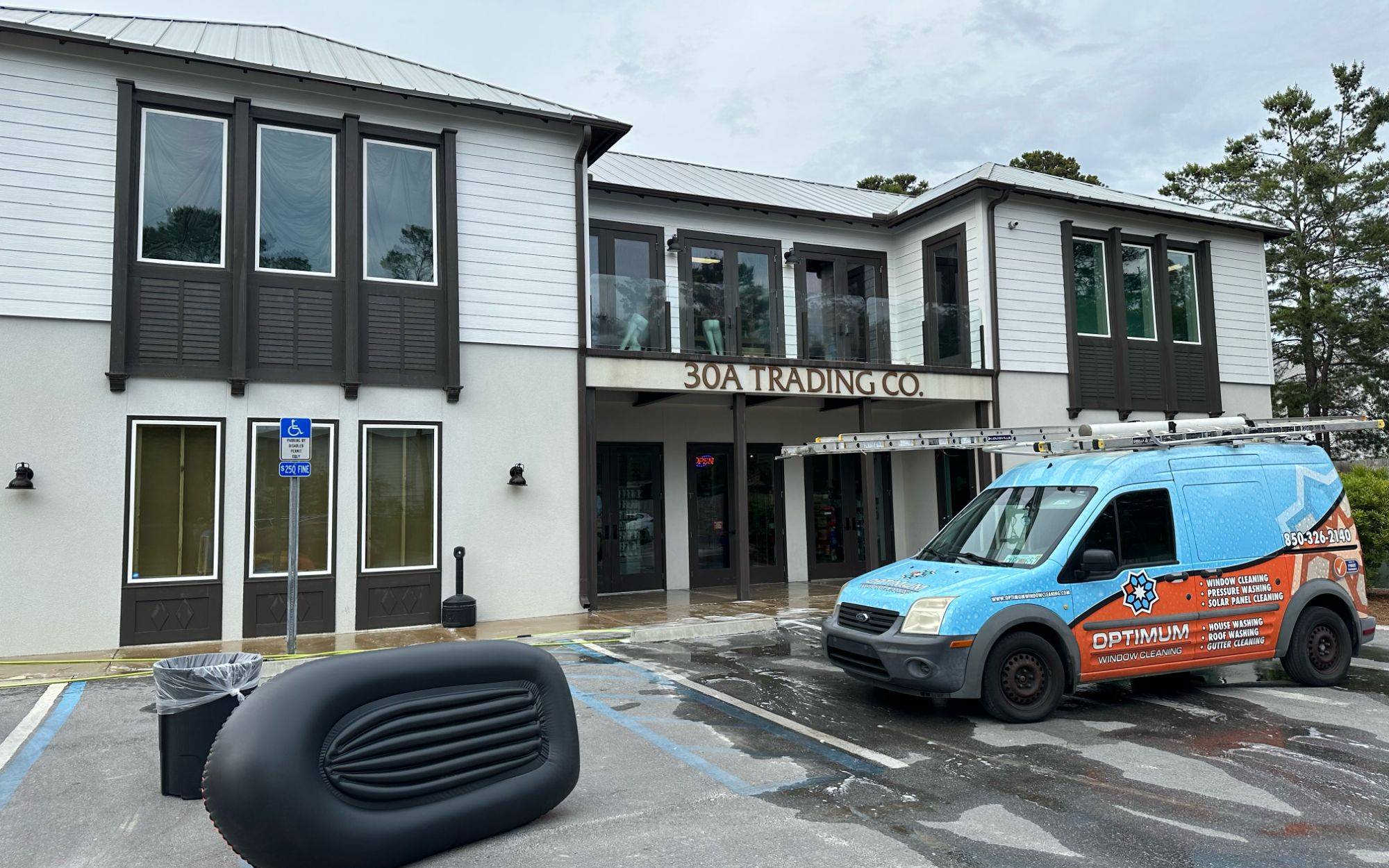 Optimum service vehicle at a commercial property